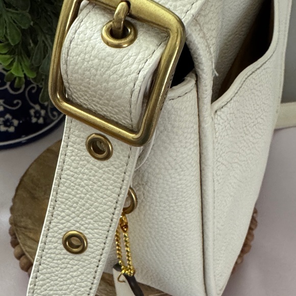 Coach Limited Edition Rambler’s Legacy Bag Elegant Cream Pebbled Leather - Picture 6 of 11